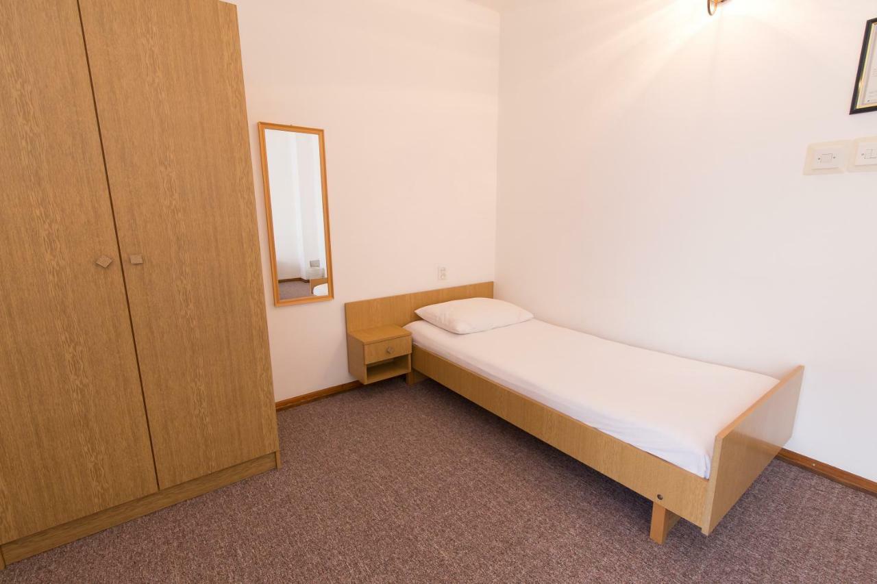 Rooms Nada 塞尼 外观 照片